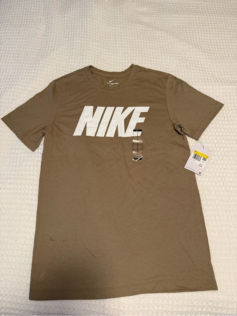 Nike Mens Small Beige Graphic Logo Tee NWT Athletic Streetwear Shirt Cotton